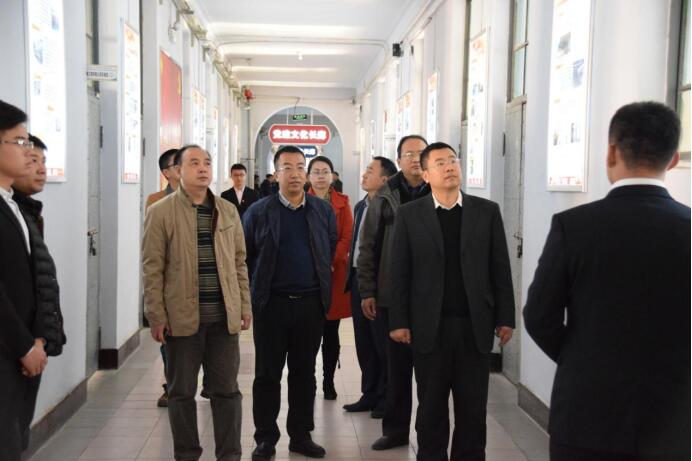 参观公司党建文化长廊